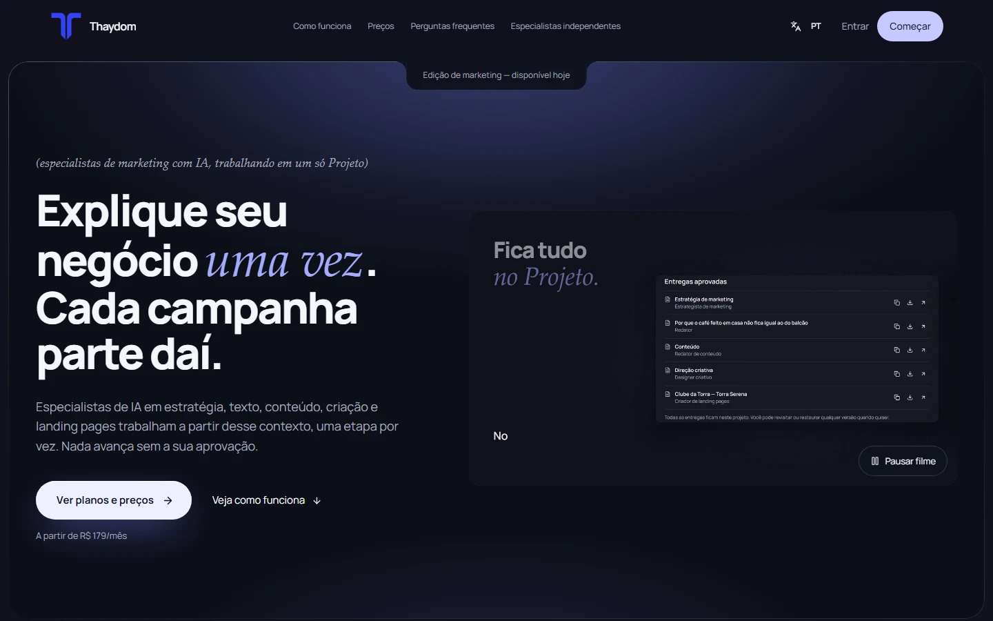 Site público do Thaydom: primeira dobra numa moldura escura com um recorte no topo, com o título e dois botões à esquerda e, à direita, um painel com a lista de entregas de marketing aprovadas.